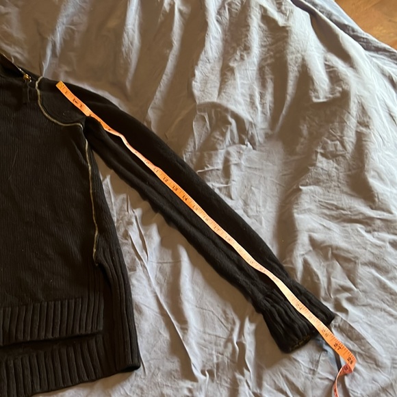 Vince 2 Tone Sweater - Size: S - Picture 11 of 14